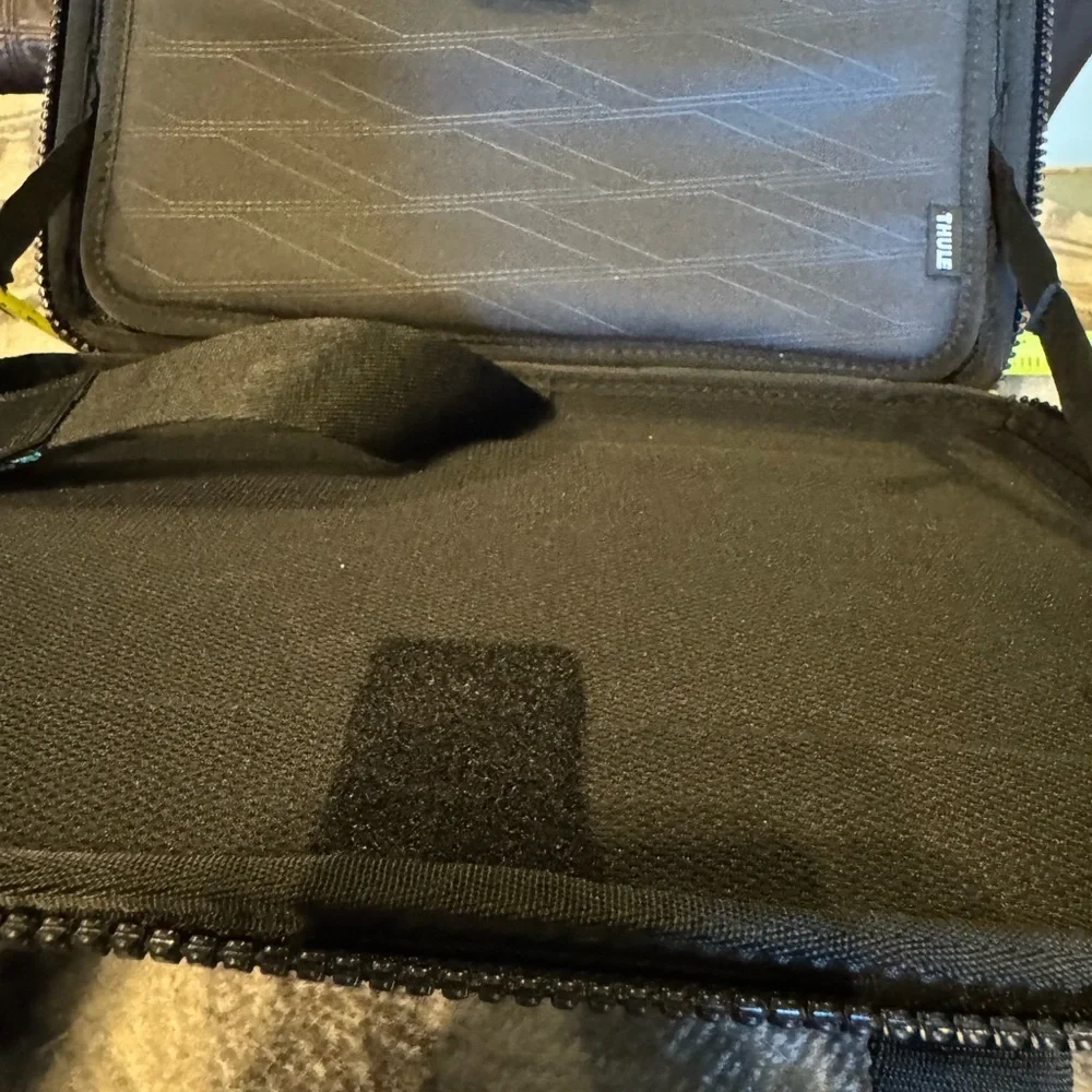 Thule Black Protective Case Gauntlet 4